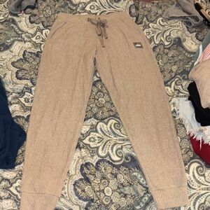 ALO Yoga Muse Tan Ribbed Sweatpants